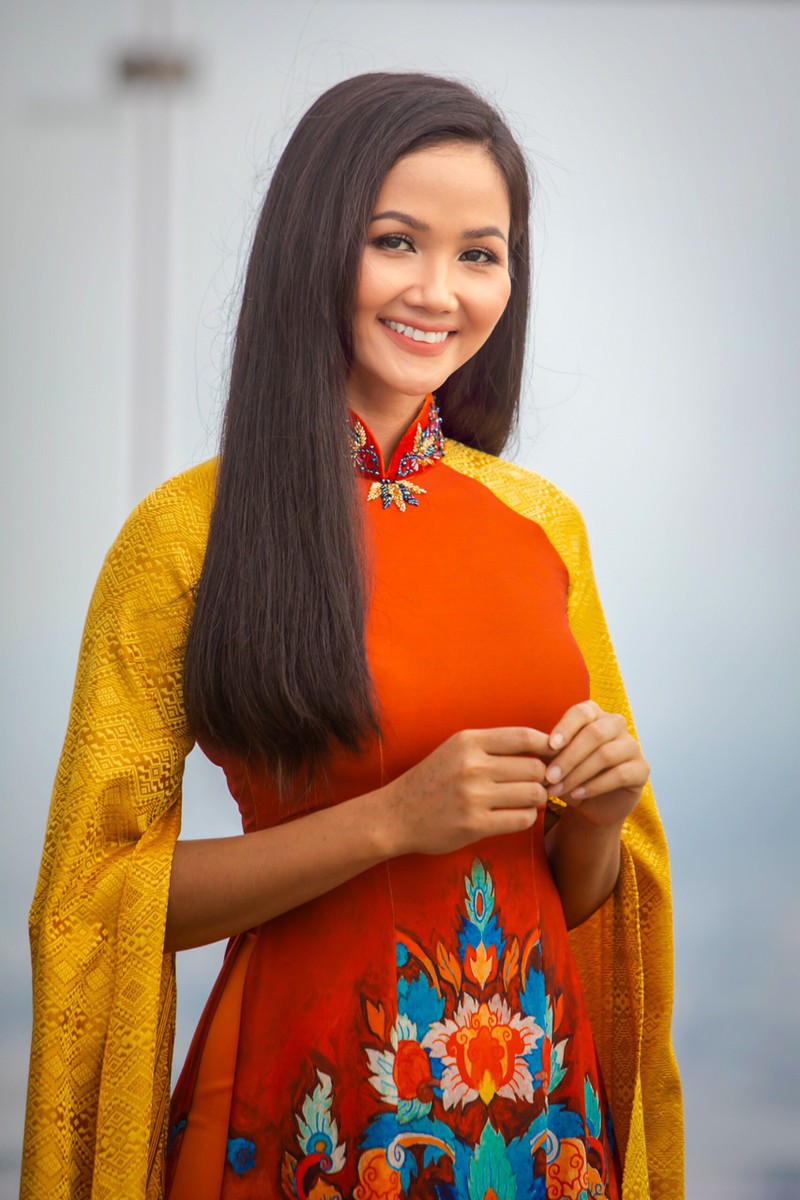 hoa hau h’hen nie tung bay ta ao dai tren toa nha cao nhat viet nam hinh 13