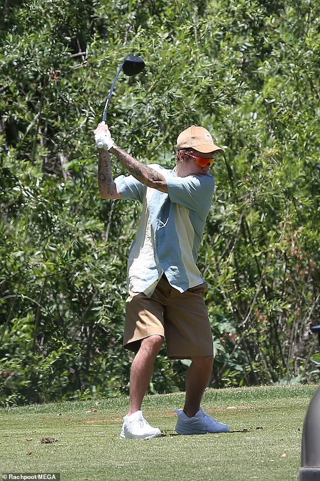 justin bieber mac do xue xoa hao hung choi golf cung ban be o my hinh 1