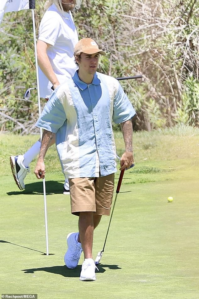 justin bieber mac do xue xoa hao hung choi golf cung ban be o my hinh 2