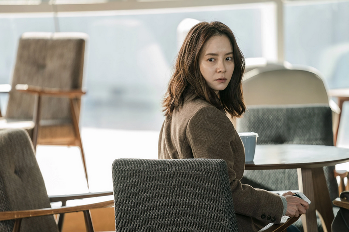 "at chu bai" song ji hyo am anh nguoi xem voi trailer phim "intruder" hinh 2