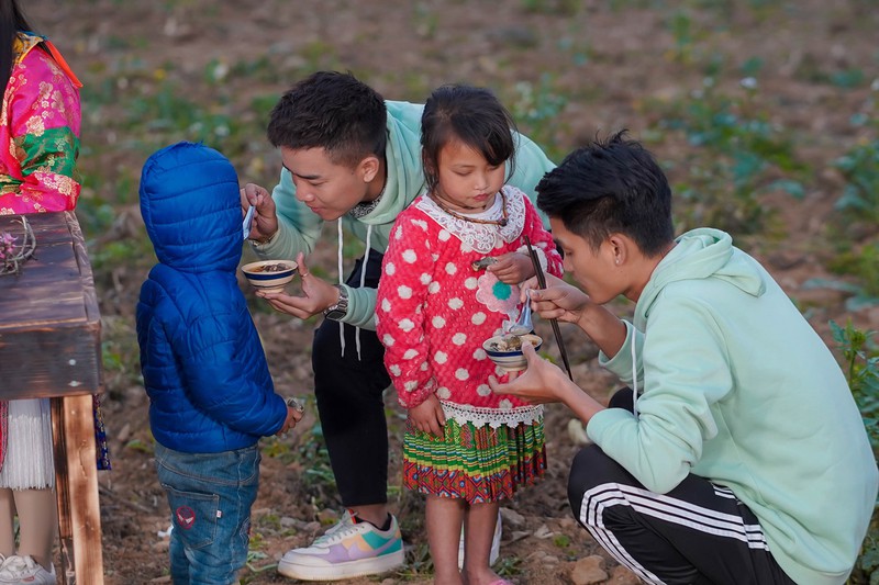 mac van khoa bin rin, khong noi nen loi khi chia tay nguoi ban dac biet hinh 2