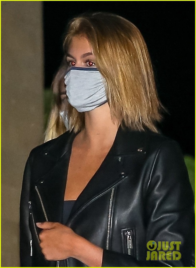 con gai cindy crawford tha dang thon tren pho hinh 8