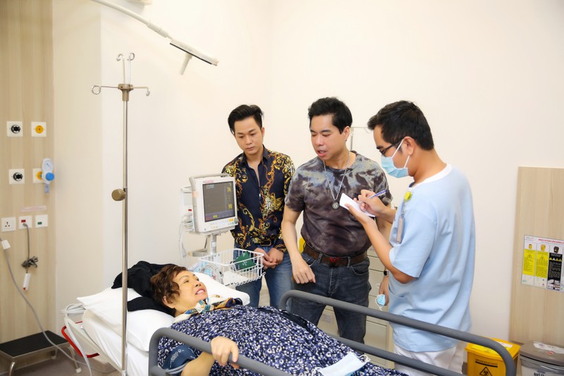 ca si ngoc son mung ro khi me ve viet nam an toan hinh 2