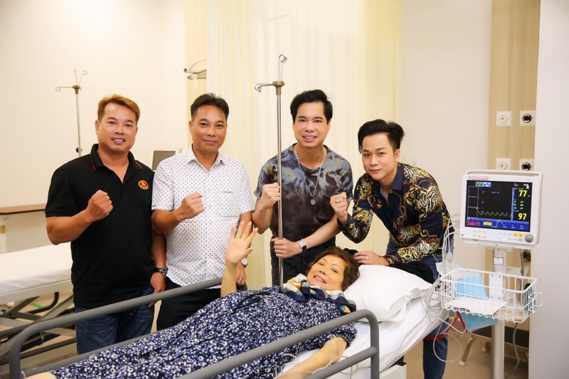 ca si ngoc son mung ro khi me ve viet nam an toan hinh 3