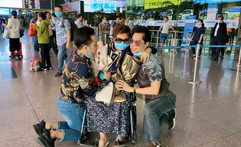 ca si ngoc son mung ro khi me ve viet nam an toan hinh 1