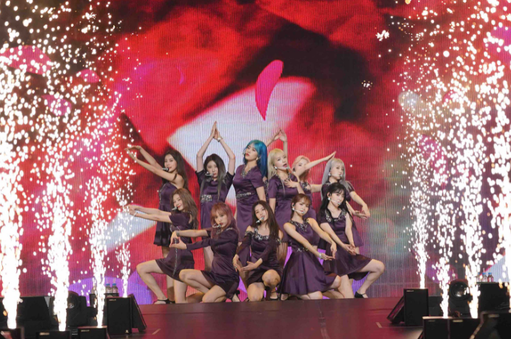 eyes on me: chan thuc, xuc dong ve mot iz*one khan gia chua tung biet hinh 4