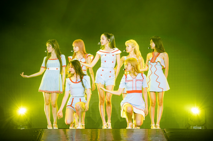 eyes on me: chan thuc, xuc dong ve mot iz*one khan gia chua tung biet hinh 3