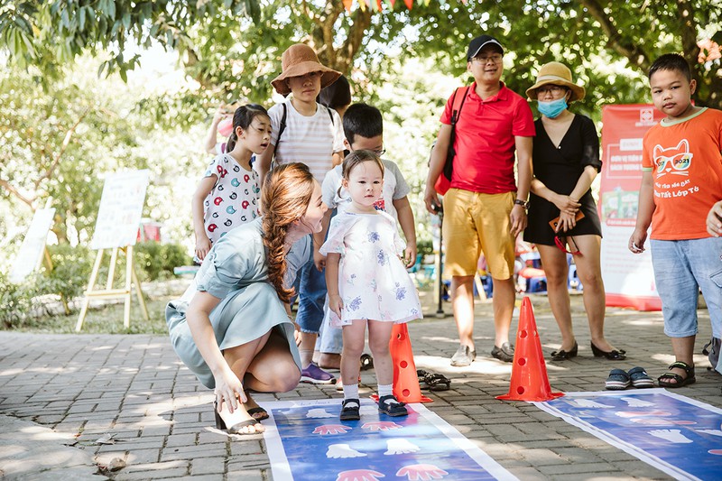 lan phuong xuc dong khi cung con gai den tham tre mo coi tai lang sos hinh 12