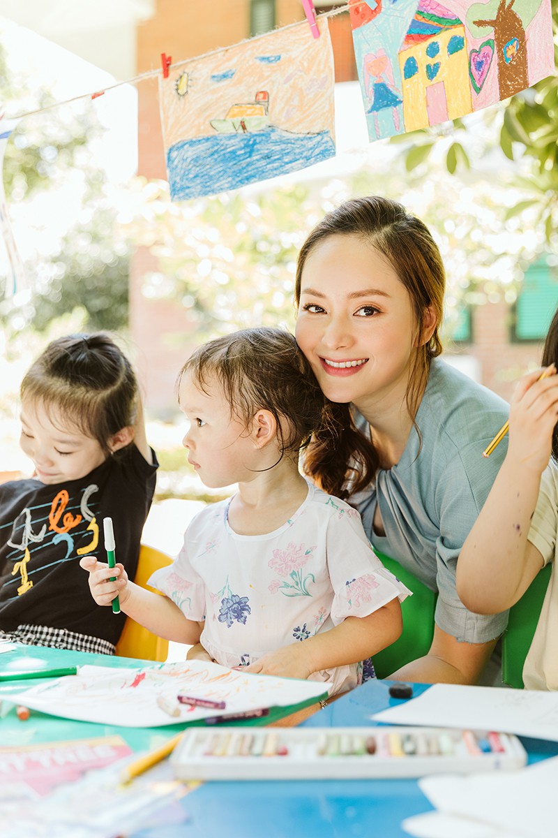 lan phuong xuc dong khi cung con gai den tham tre mo coi tai lang sos hinh 4