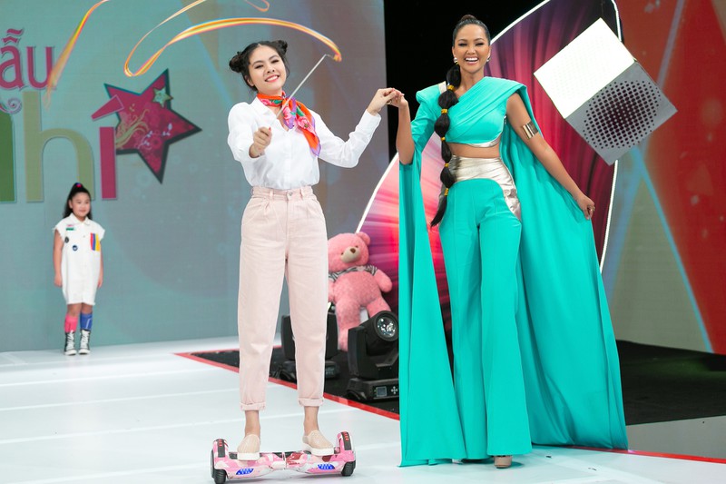 hoa hau h’hen nie hoa than thanh cong chua jasmine, lan dau thu mua lua  hinh 10