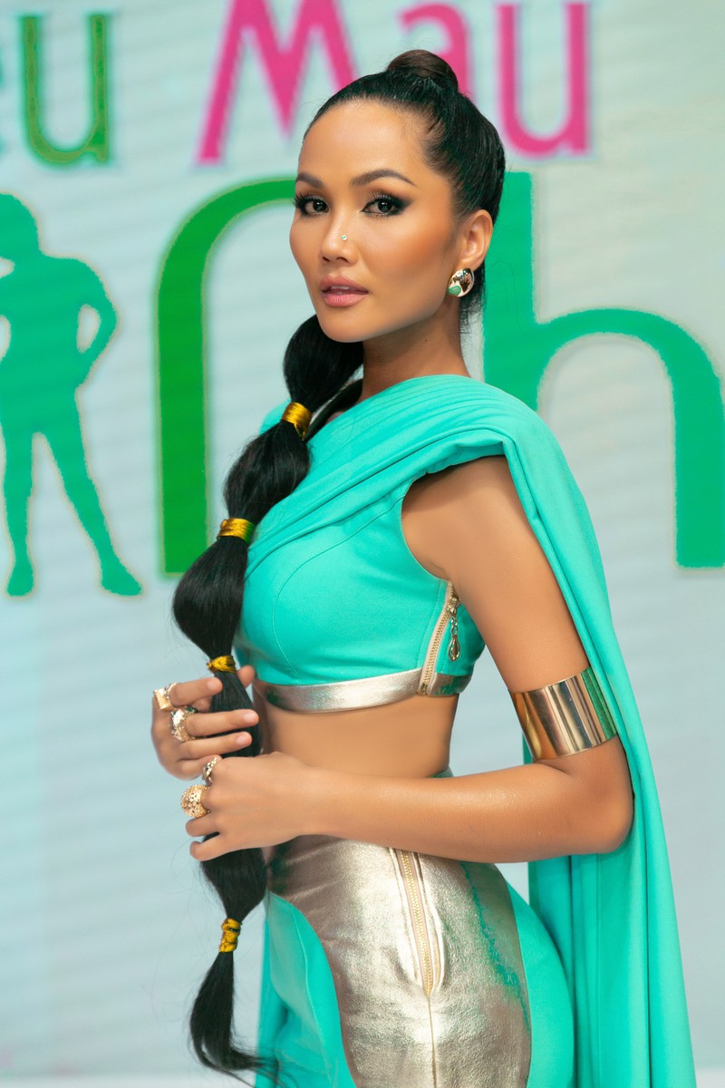 hoa hau h’hen nie hoa than thanh cong chua jasmine, lan dau thu mua lua  hinh 1