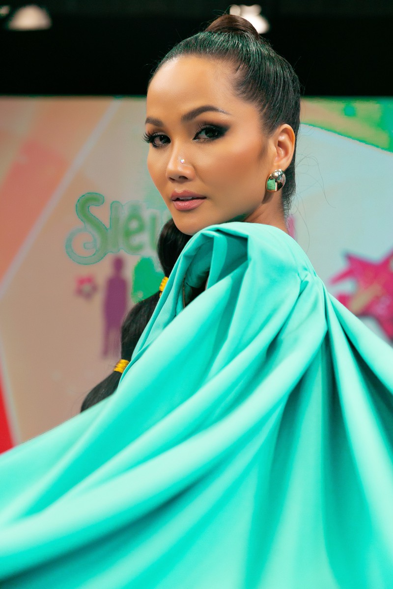 hoa hau h’hen nie hoa than thanh cong chua jasmine, lan dau thu mua lua  hinh 13