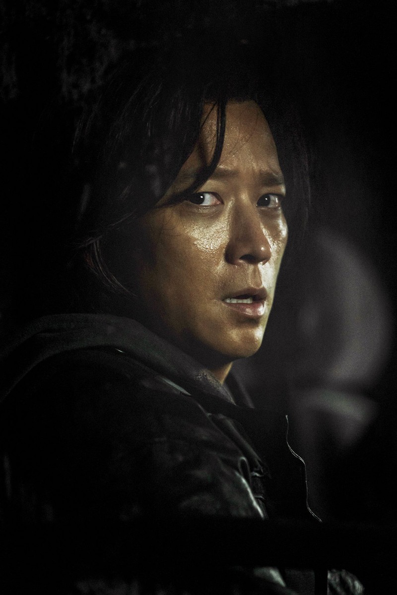 "train to busan 2" tung loat anh kich tinh, nghet tho truoc them cong chieu hinh 4