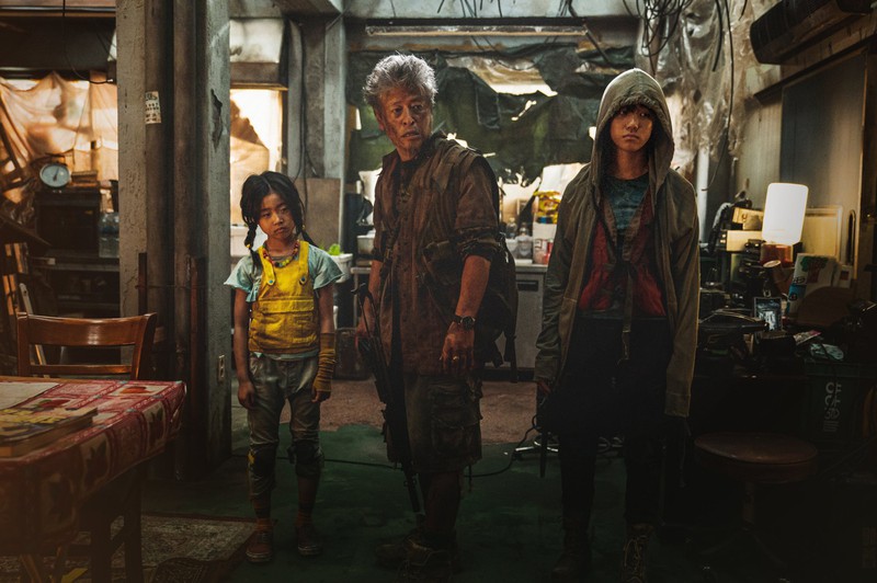 "train to busan 2" tung loat anh kich tinh, nghet tho truoc them cong chieu hinh 7