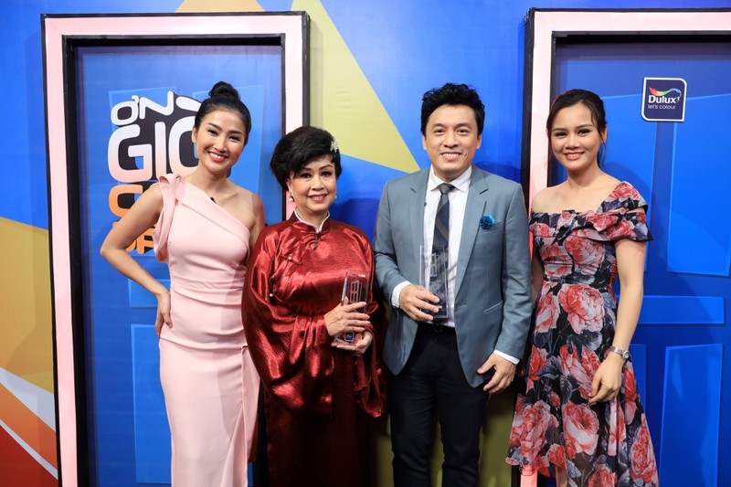 bi "ep" hon mac van khoa, lam truong bat ngo gianh cup "on gioi" hinh 1