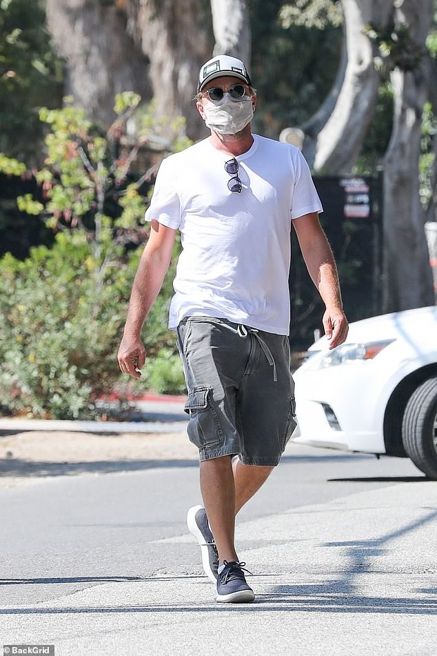 leonardo dicaprio lo than hinh "phat tuong" sau on ao muon ket hon hinh 1