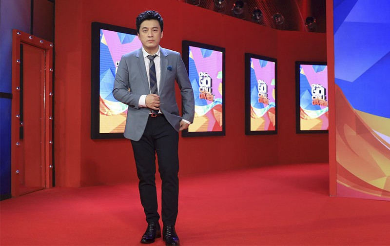 bi "ep" hon mac van khoa, lam truong bat ngo gianh cup "on gioi" hinh 2