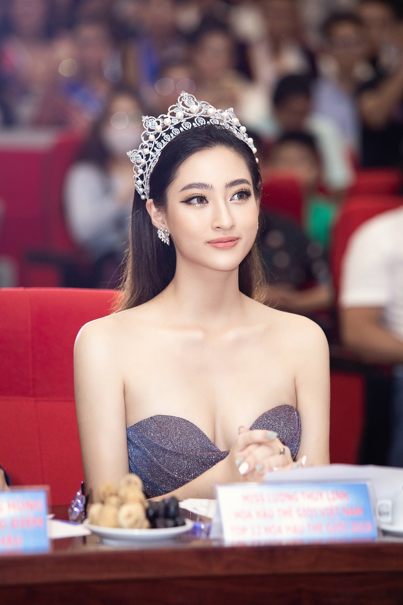 hoa hau luong thuy linh dien dam cup nguc, doi vuong mien 3 ty du su kien hinh 6