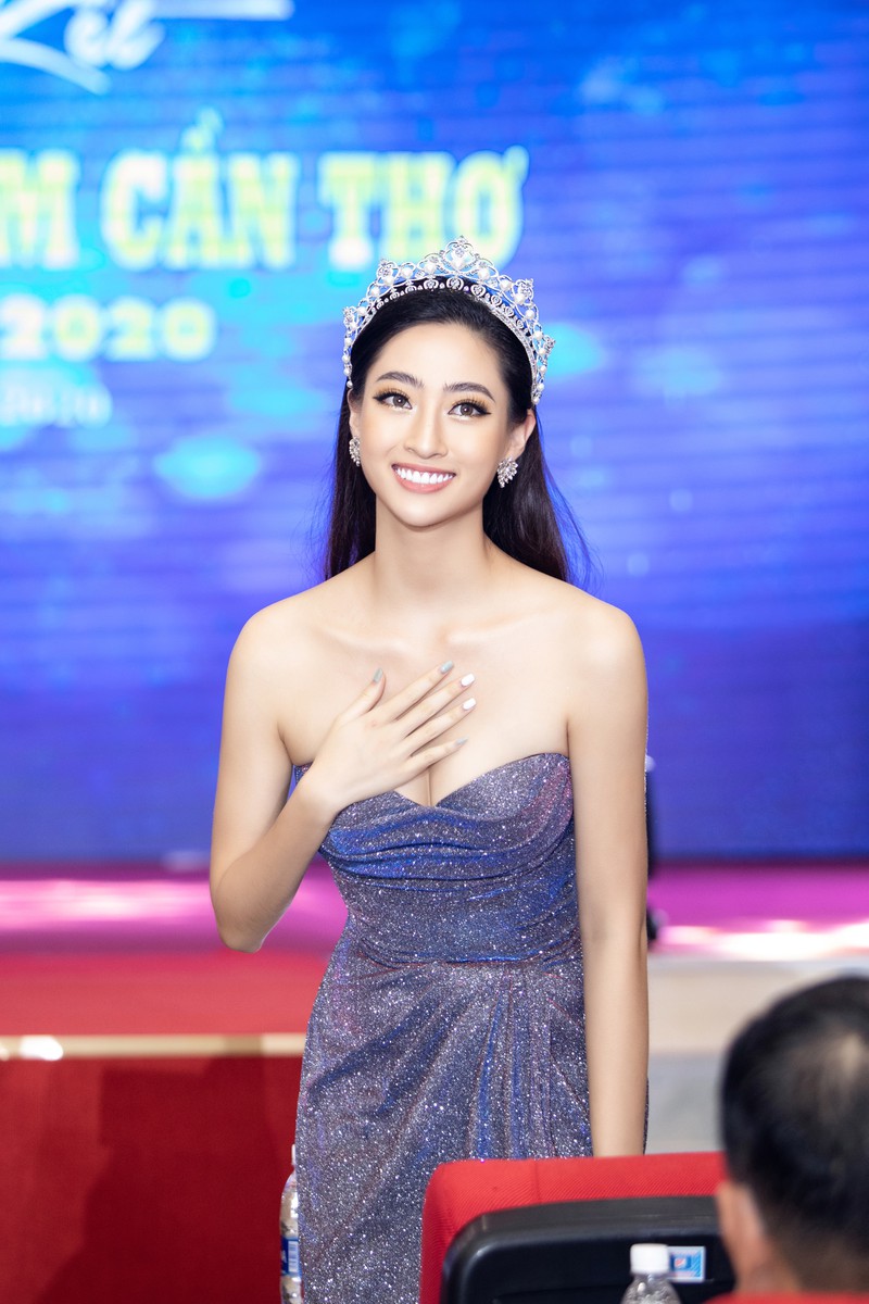 hoa hau luong thuy linh dien dam cup nguc, doi vuong mien 3 ty du su kien hinh 4