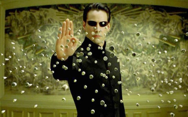 hoa hau the gioi 2000 sanh doi cung keanu reeves trong "ma tran 4" hinh 2