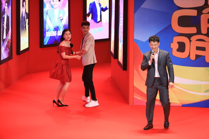 truong giang lien tiep bi "ca khia" ve chieu cao tren song truyen hinh hinh 2