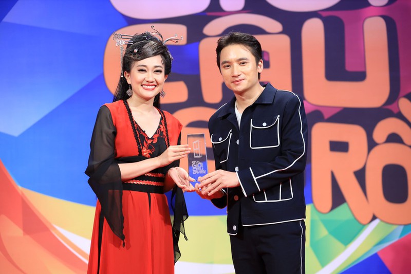 phan manh quynh gianh cup "on gioi" nho moi tinh "phi cong - may bay" hinh 2