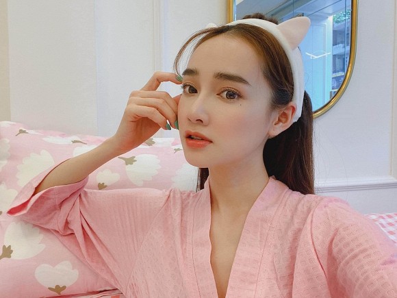 chuyen showbiz: nha phuong chung minh nhan sac dung chuan gai mot con hinh 1