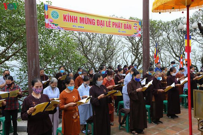 tam dung to chuc cac le hoi, khoa tu tap trung dong nguoi tai chua hinh 1