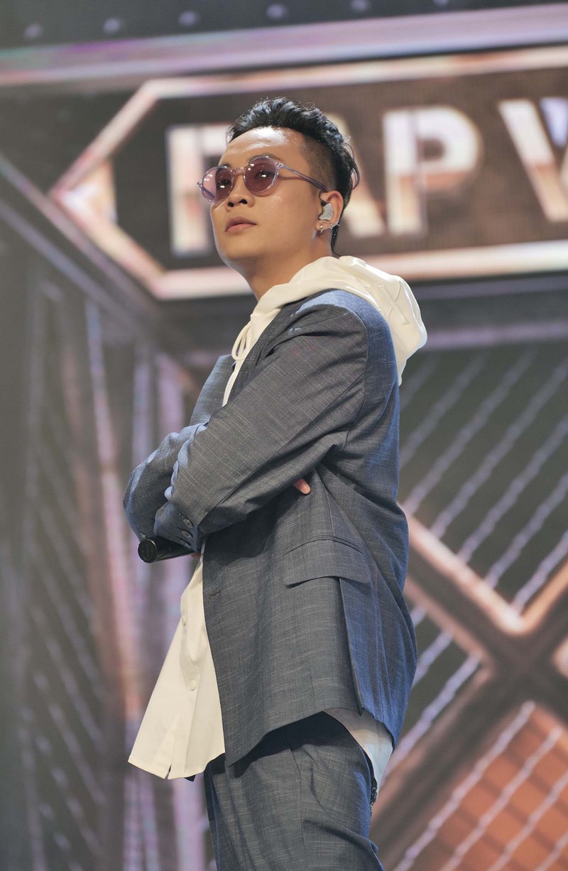 justatee, binz, suboi choang ngop truoc dan thi sinh "rap viet" hinh 2
