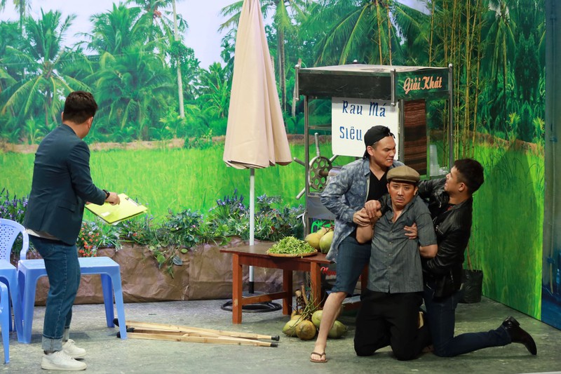 man trinh dien cua chau dang khoa khien khan gia cuoi "be bung" hinh 9