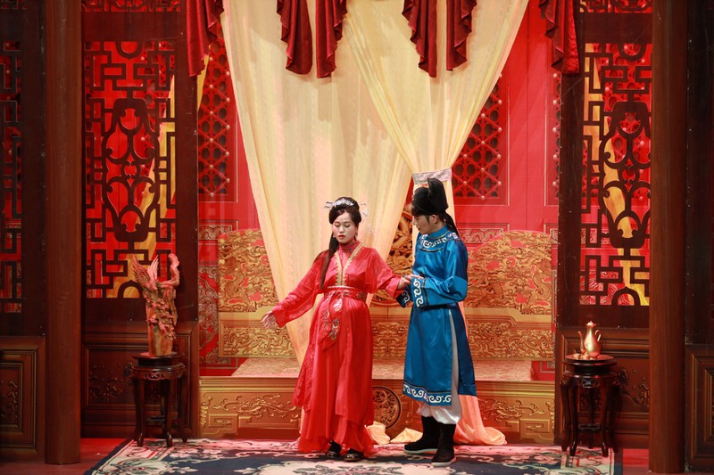 man trinh dien cua chau dang khoa khien khan gia cuoi "be bung" hinh 4