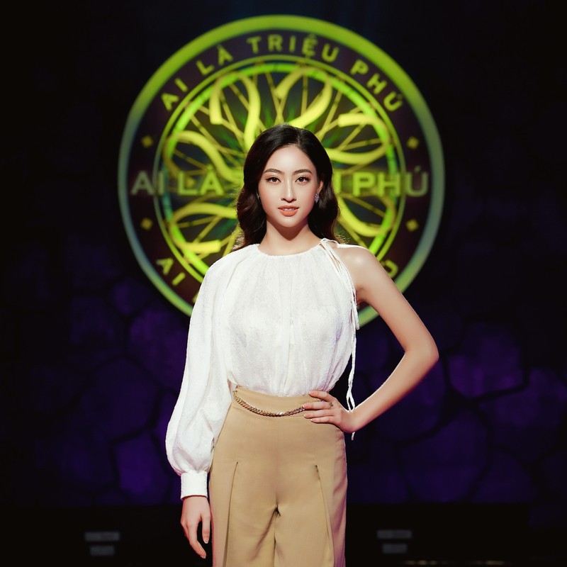 chuyen showbiz: khanh thi khoe nhan sac tre dep khi chup anh voi con gai hinh 4