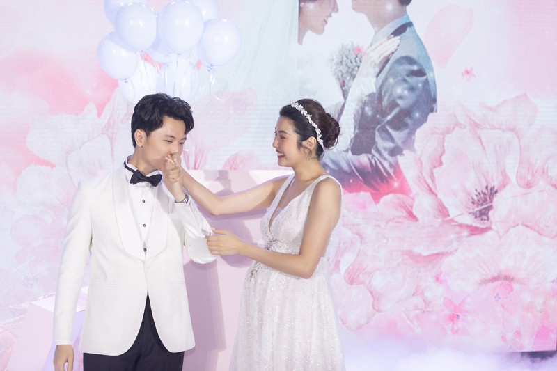a hau thuy van hanh phuc chia se niem vui sap duoc lam me hinh 2