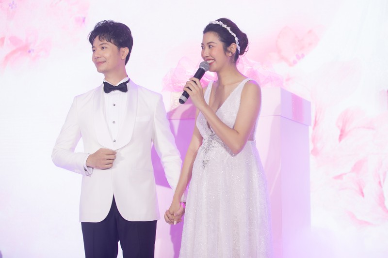 a hau thuy van hanh phuc chia se niem vui sap duoc lam me hinh 1