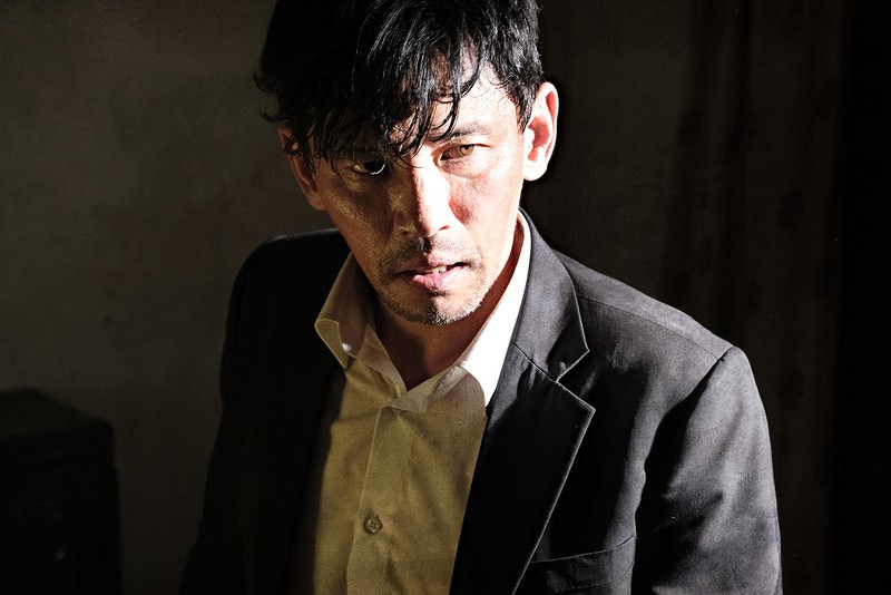 "ong hoang phong ve" hwang jung min tai xuat voi bom tan hanh dong moi hinh 1