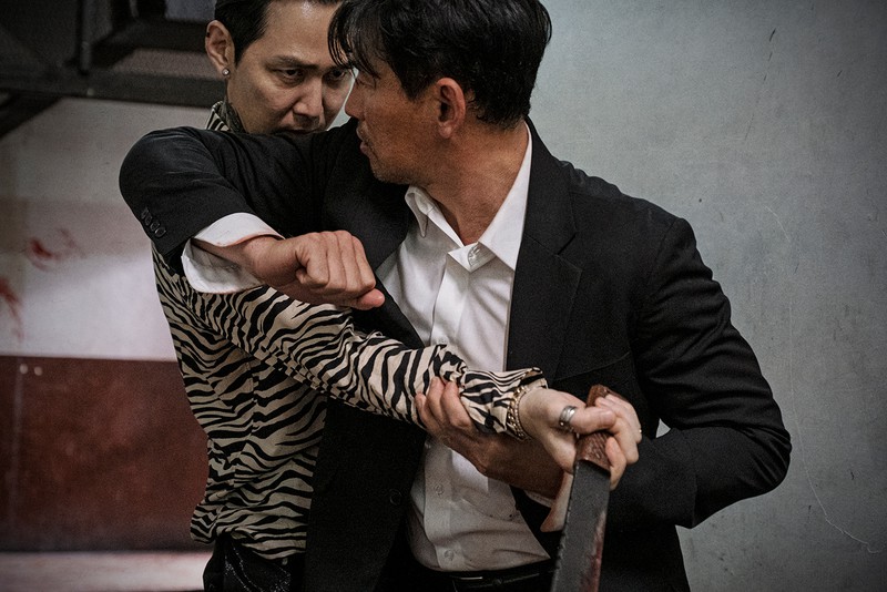 "ong hoang phong ve" hwang jung min tai xuat voi bom tan hanh dong moi hinh 3