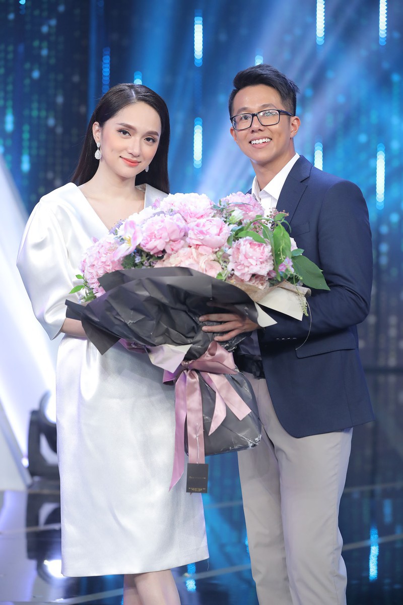 chuyen showbiz: kim ly cong khai the hien tinh cam voi ho ngoc ha hinh 3