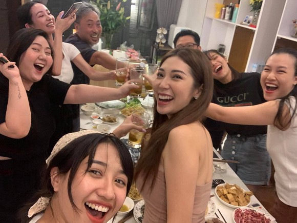 chuyen showbiz: kim ly cong khai the hien tinh cam voi ho ngoc ha hinh 4