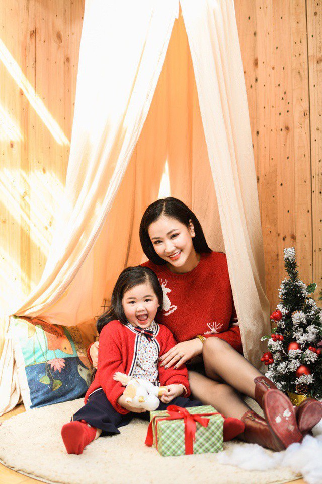 chuyen showbiz: kim ly cong khai the hien tinh cam voi ho ngoc ha hinh 6