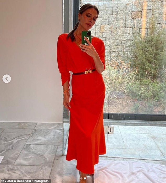 victoria beckham dien dam sang chanh di hen ho lang man cung chong o hy lap hinh 1