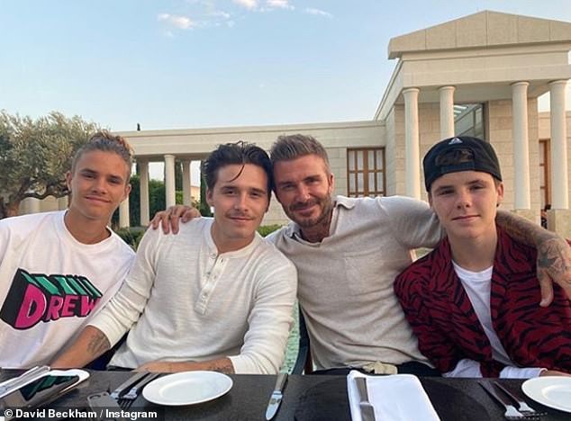 david beckham vui ve thuong thuc bua toi ngoai troi cung cac con trai hinh 1