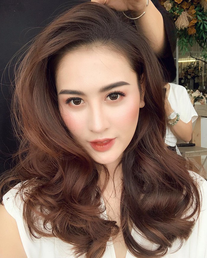 chuyen showbiz: ho ngoc ha bat ngo goi kim ly la "chong" khi livestream hinh 5