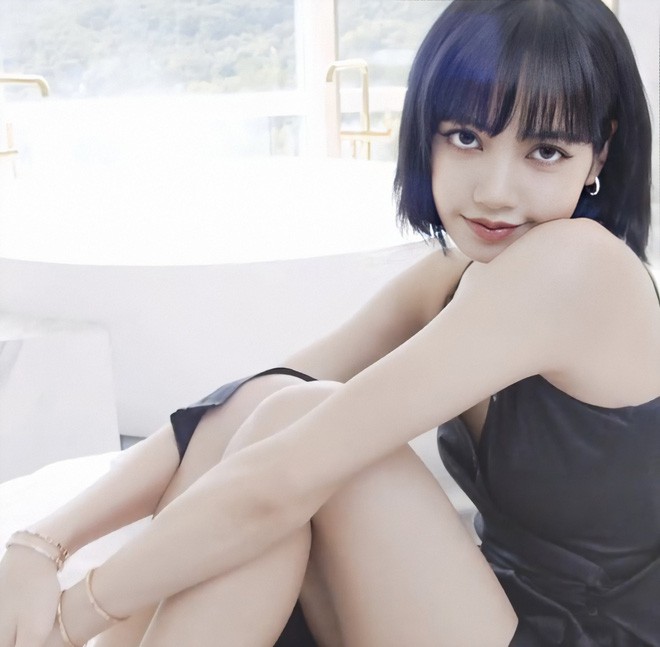 lisa (blackpink) sang chanh, quyen ru voi dam cup nguc hinh 5
