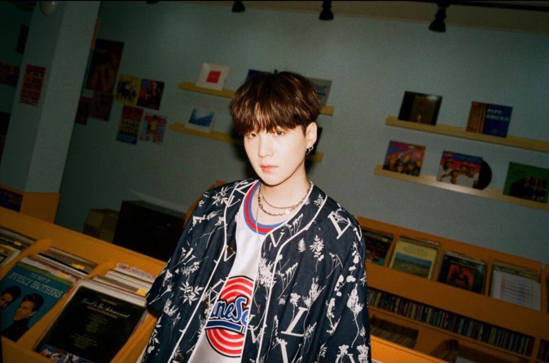 bts tung loat anh moi sau khi xo do hang loat ky luc voi "dynamite"  hinh 7