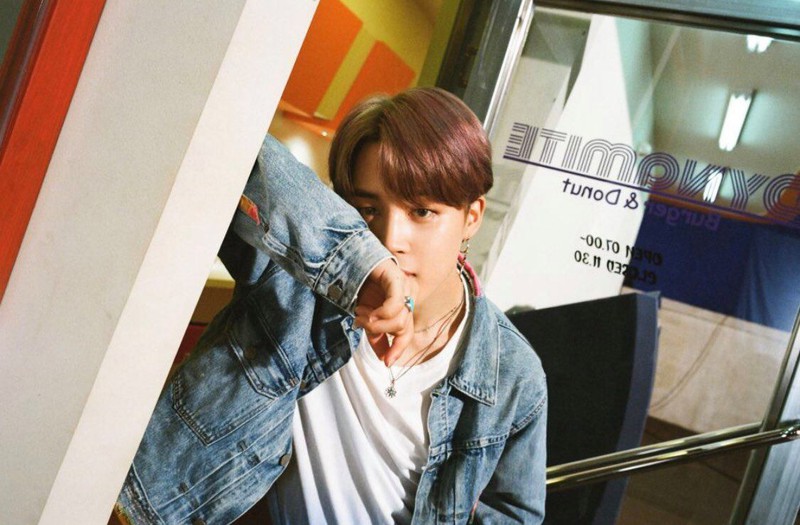 bts tung loat anh moi sau khi xo do hang loat ky luc voi "dynamite"  hinh 6