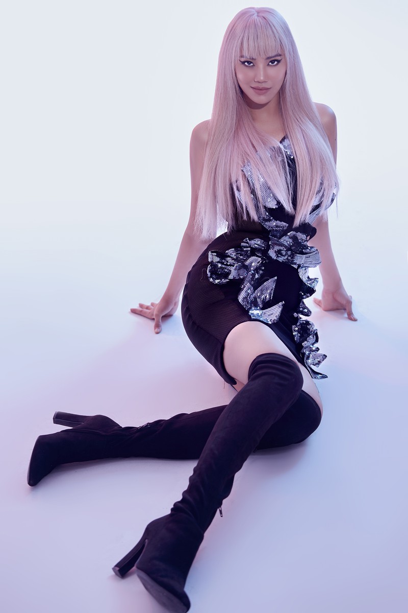 a hau kim duyen noi loan, ca tinh voi phong cach cua blackpink hinh 6