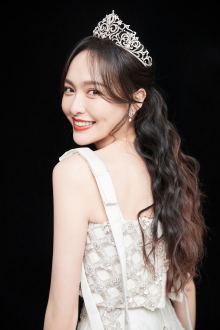 "ba me mot con" duong yen gay sot voi ve ngoai xinh nhu cong chua hinh 5