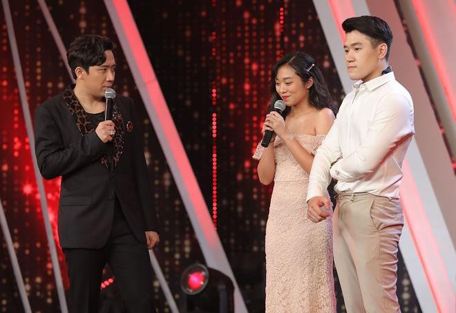 nhung on ao cua gameshow 'nguoi ay la ai' khien khan gia ngan ngam hinh 1