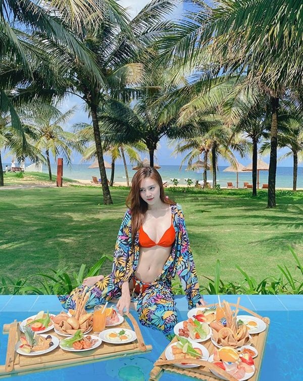 chuyen showbiz: lo buc anh "20 nam truoc" gay xon xao cua ho ngoc ha hinh 5