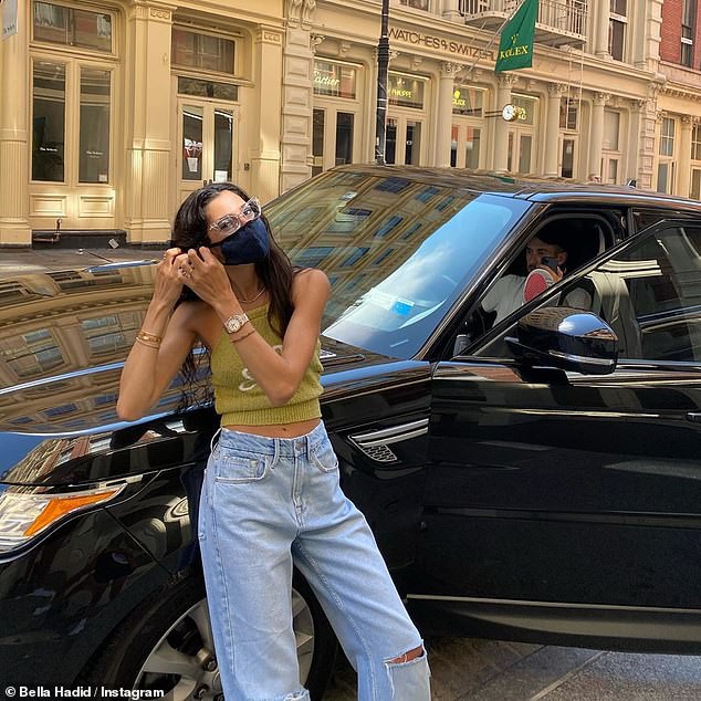 sieu mau bella hadid pho dang "boc lua" khi di dao pho mot minh  hinh 6